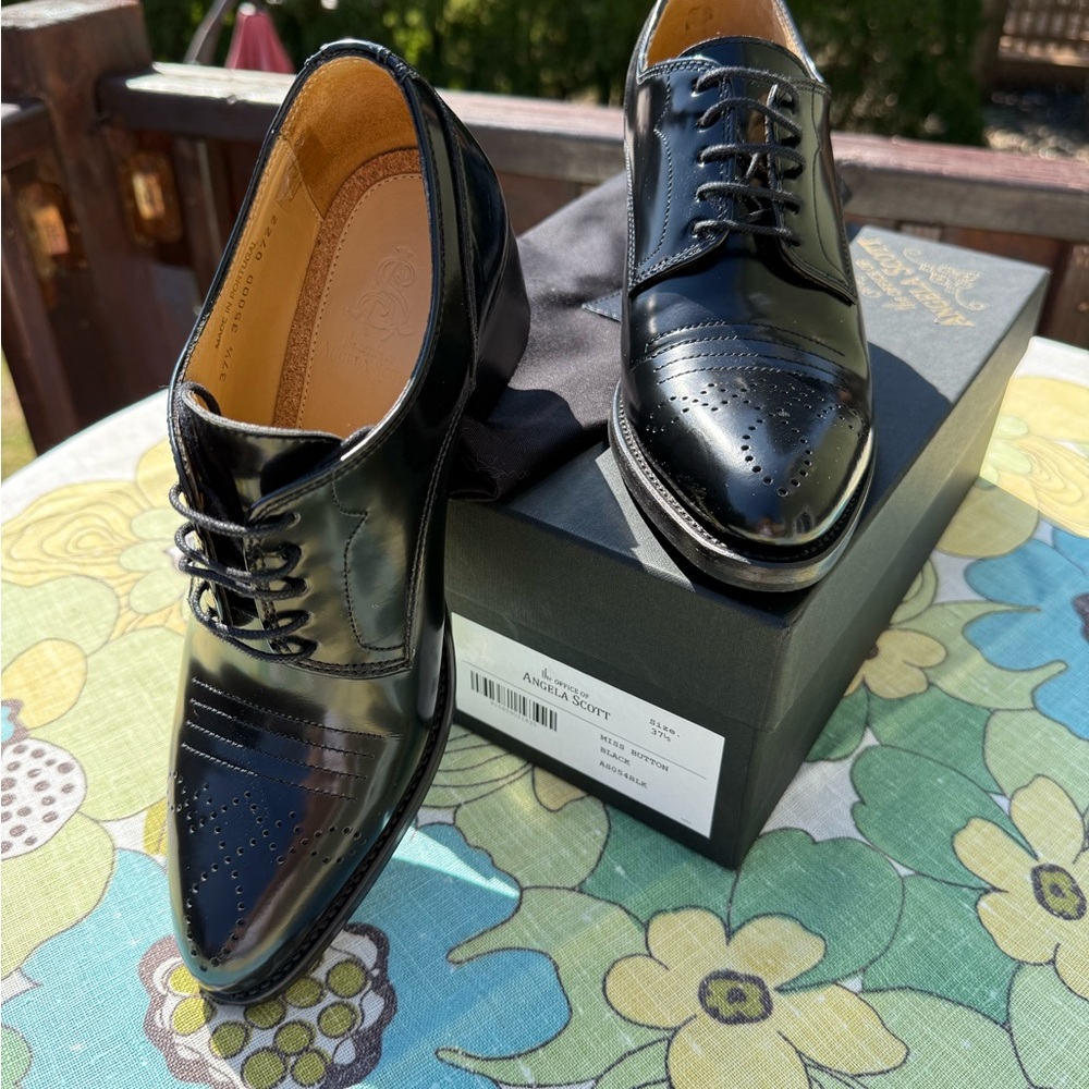 Stunning Office of Angela Scott Miss Button Derby Black size 7.5.